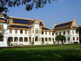 โรงเรียนวชิราวุธวิทยาลัย ที่มา : http://thaigoodview.com/files/u31998/003.jpg